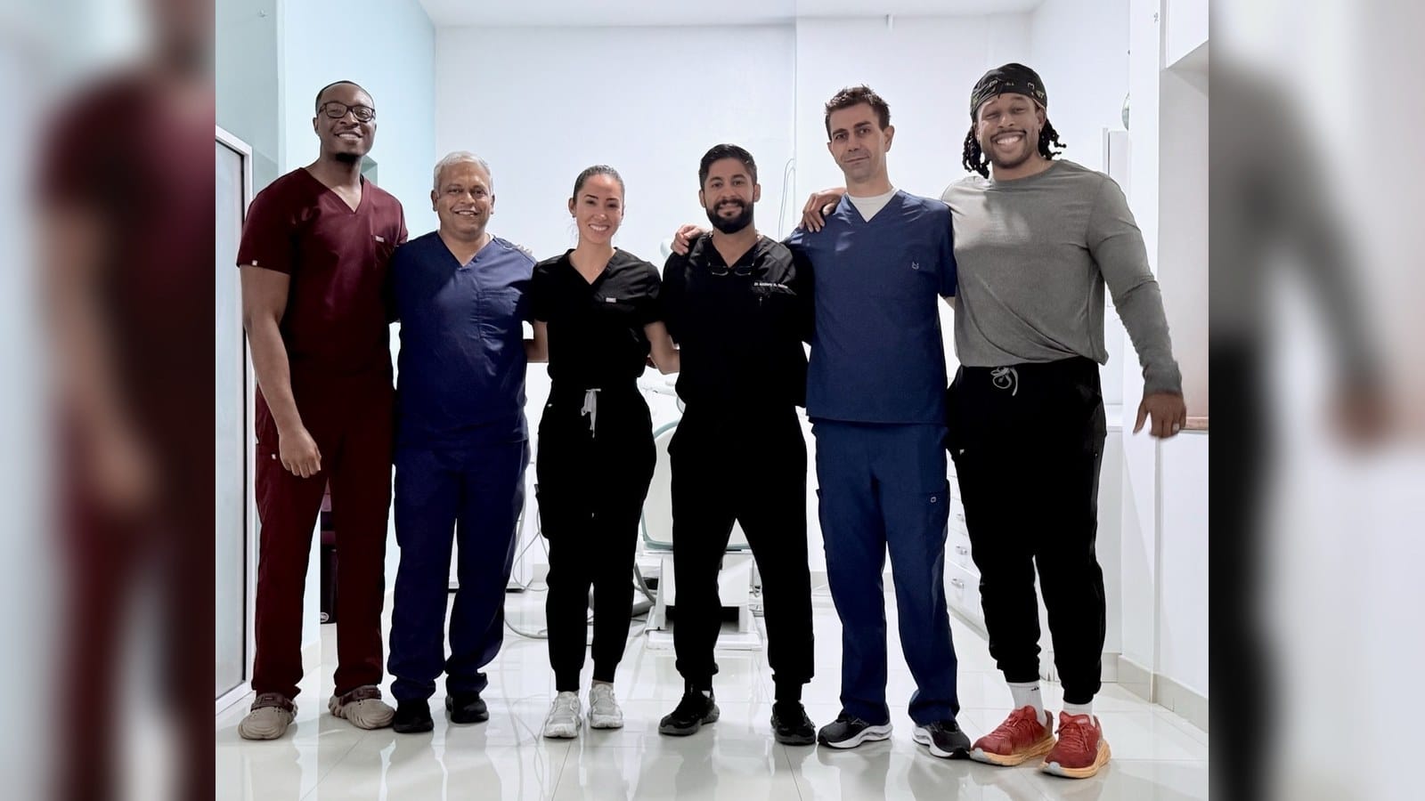 Small group of past 3rdSET course participants posing together